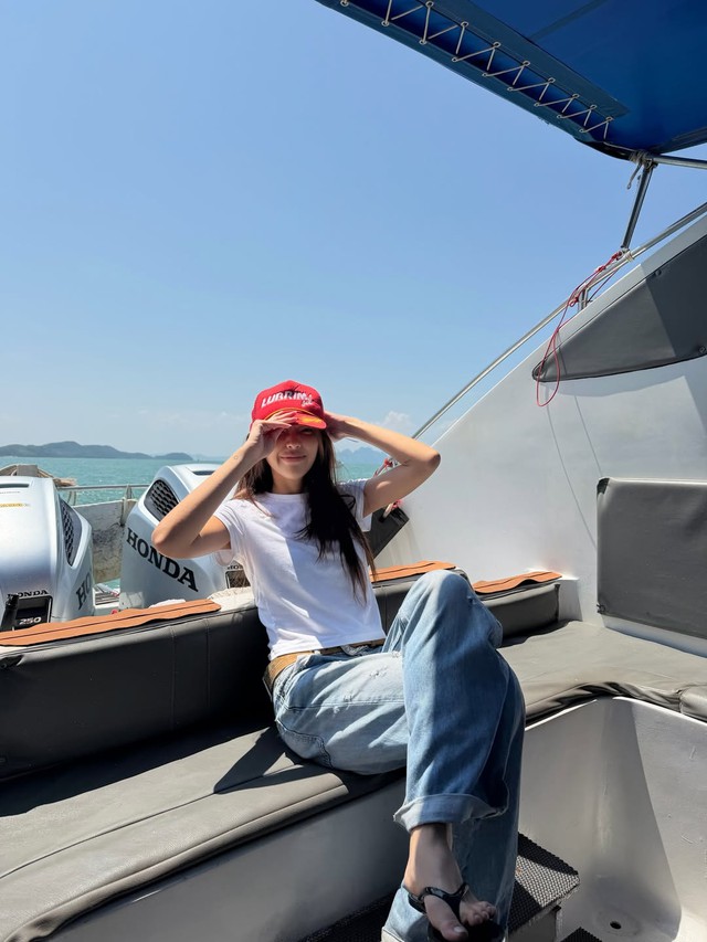 Ngày hè rực nắng không thể thiếu mũ lưỡi trai thời thượng- Ảnh 1. Ngày hè rực nắng không thể thiếu mũ lưỡi trai thời thượng- Ảnh 1.