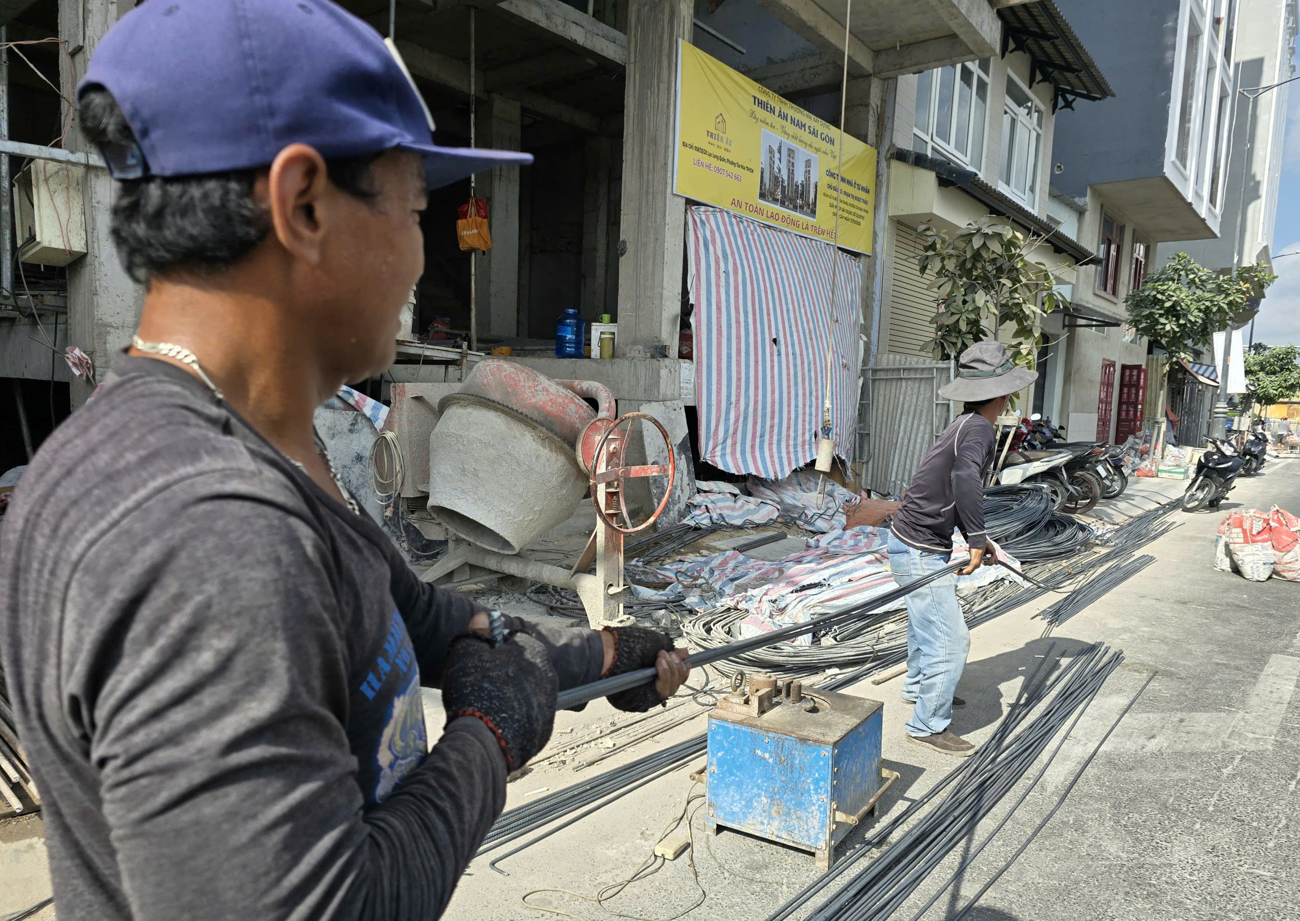 Nghịch lý xuất khẩu vật liệu xây dựng: Tiền cước cao hơn tiền hàng 1 vật liệu - Ảnh 1.