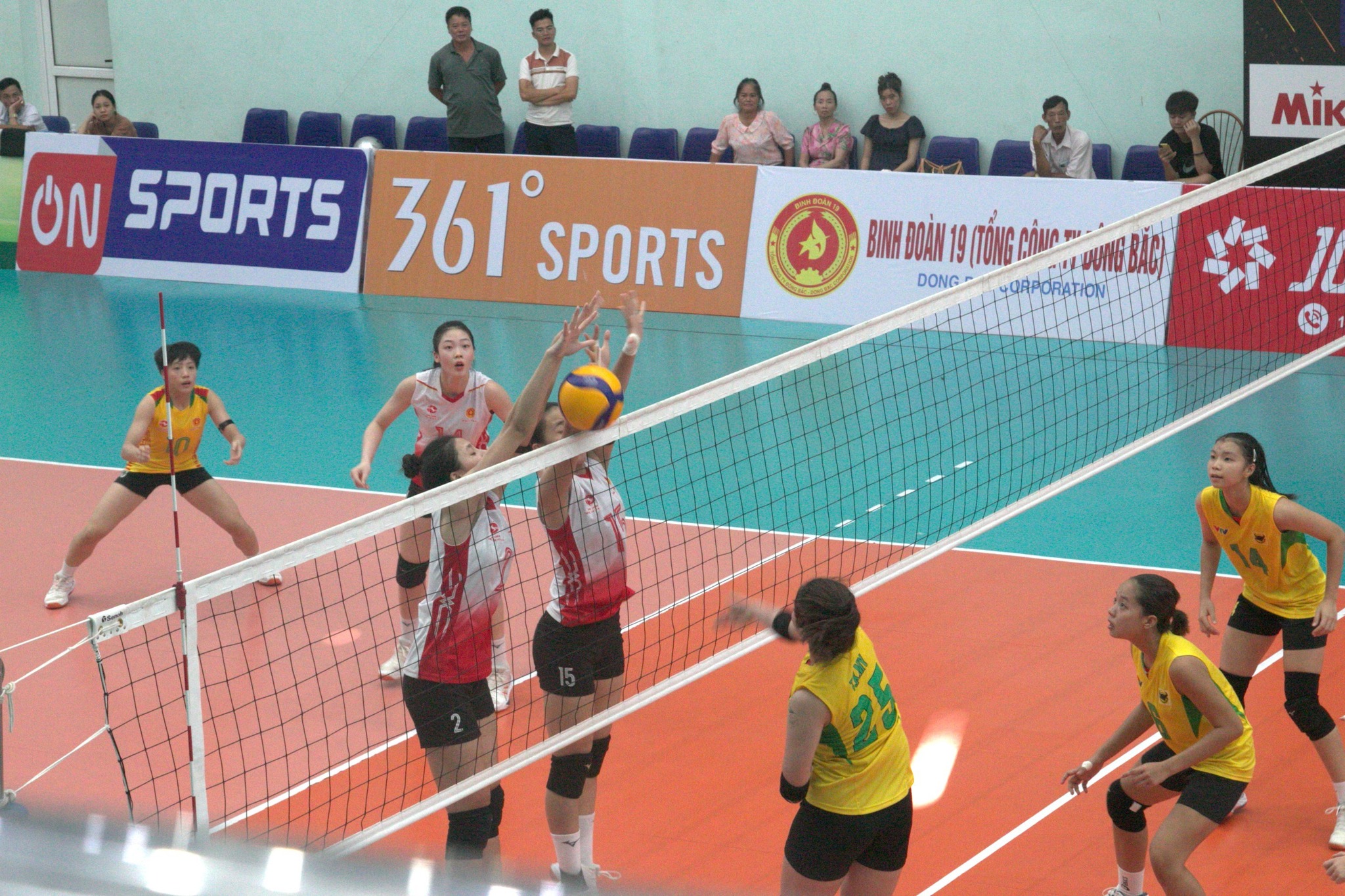 Ngoại binh Trung Quốc bất ngờ đông áp đảo tại giải bóng chuyền vô địch quốc gia 2026- Ảnh 1. Ngoại binh Trung Quốc bất ngờ đông áp đảo tại giải bóng chuyền vô địch quốc gia 2026- Ảnh 1.