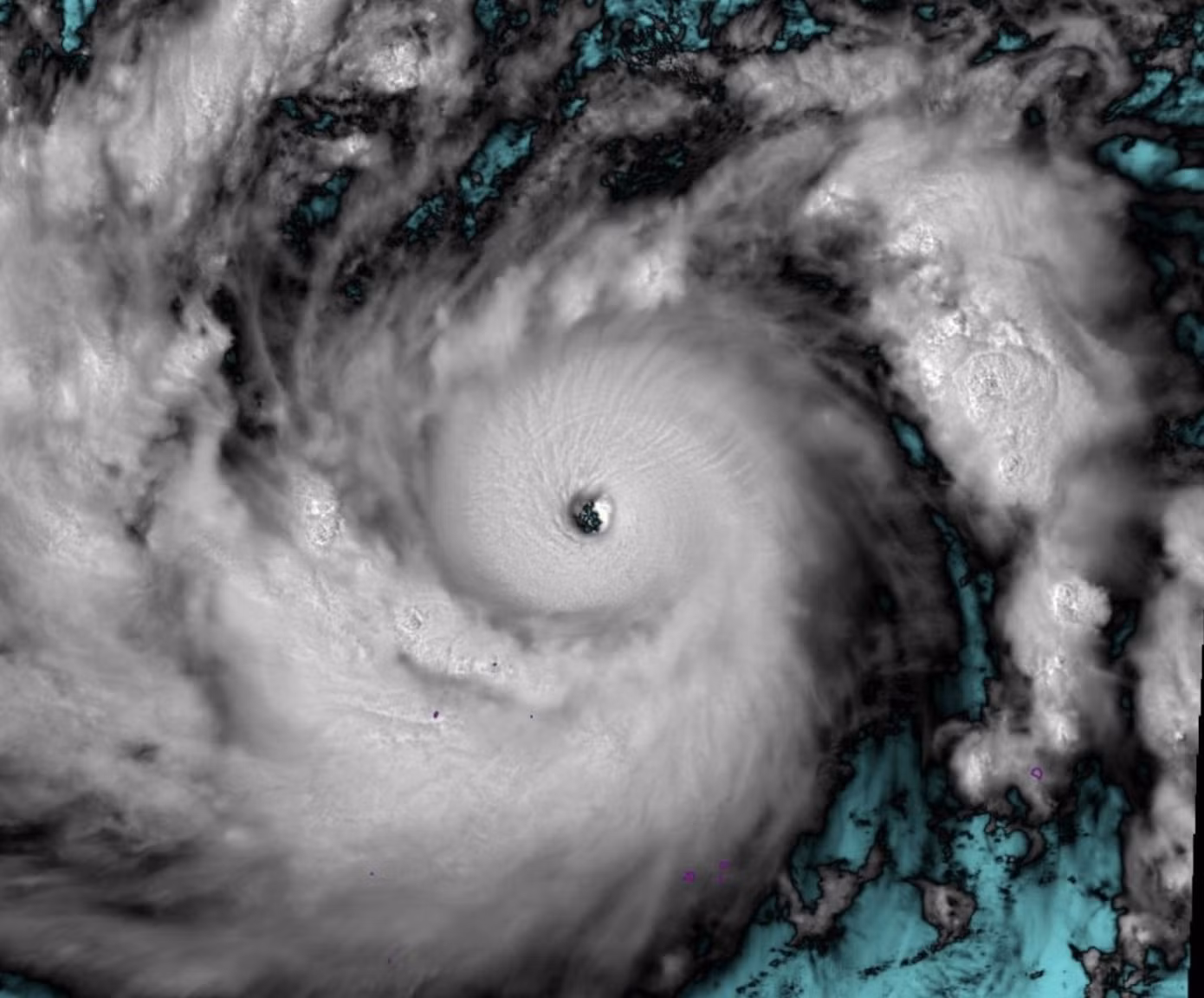 Ngoài khơi Philippines xuất hiện siêu bão- Ảnh 1.