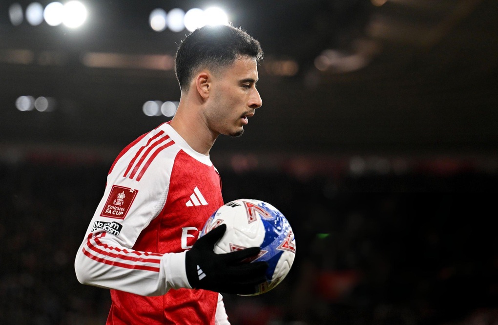 Ngôi sao của Arsenal đối mặt án phạt nặng sau pha xô đẩy trọng tài - 1