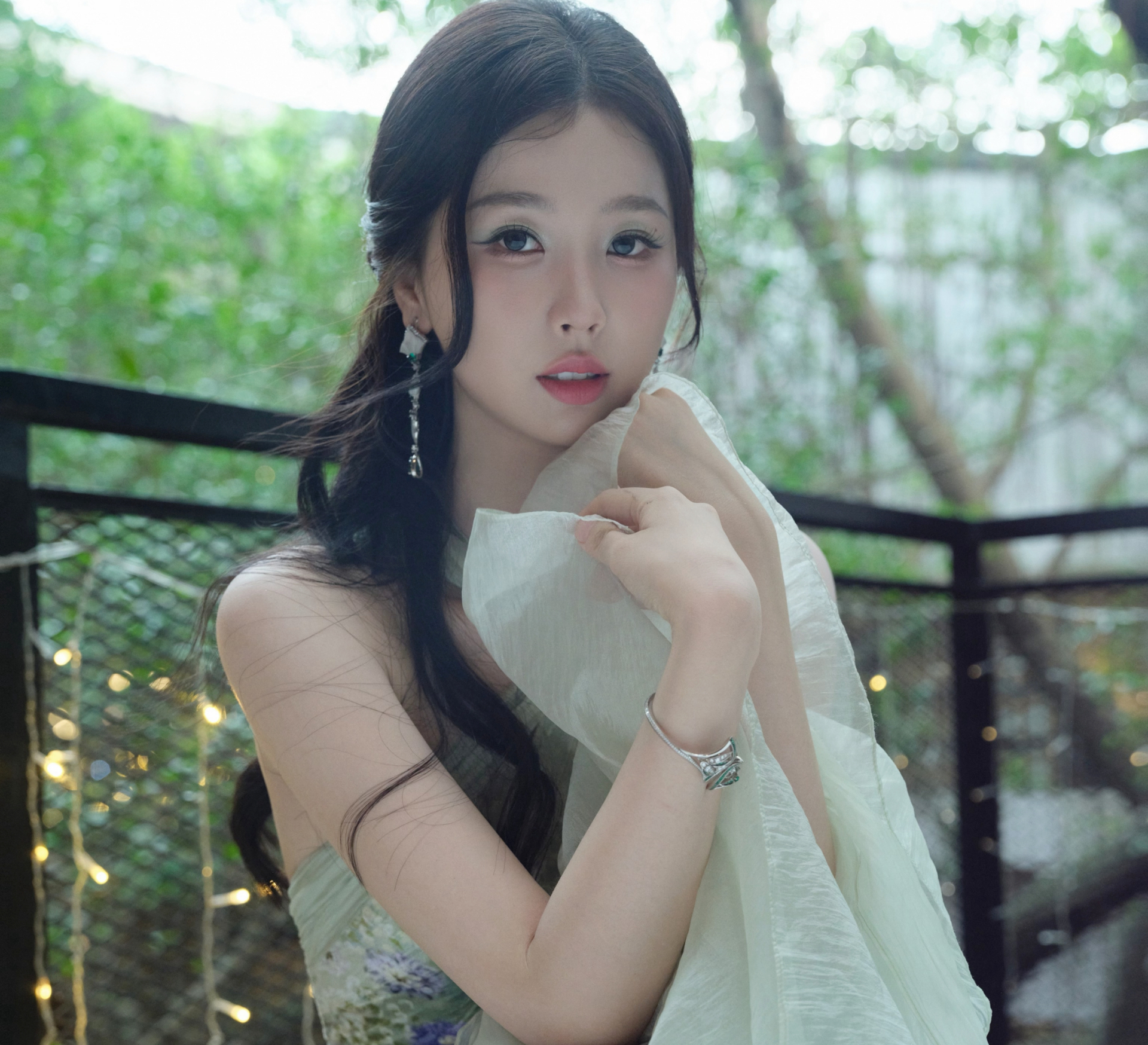 Hết cứu mỹ nhân bị cả showbiz đâm sau lưng- Ảnh 1.