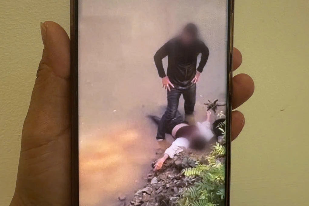 Người đàn ông nhảy sông tử thần cứu cô gái rồi lặng lẽ rời đi - 1