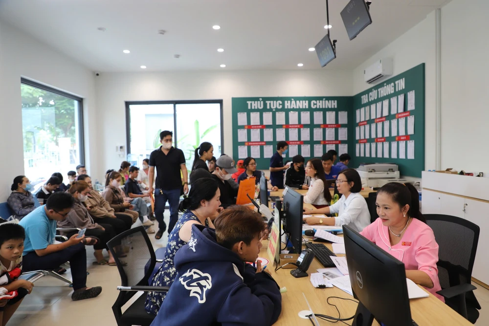 TP.HCM đang xây dựng phương án sử dụng, bố trí phù hợp người hoạt động không chuyên trách. Ảnh minh họa: THANH THÙY Người hoạt động không chuyên trách là nguồn lực quan trọng, TP.HCM sẽ không để lãng phí -doi-ngu-can-bo-phuong-tang-nhon-phu.jpg