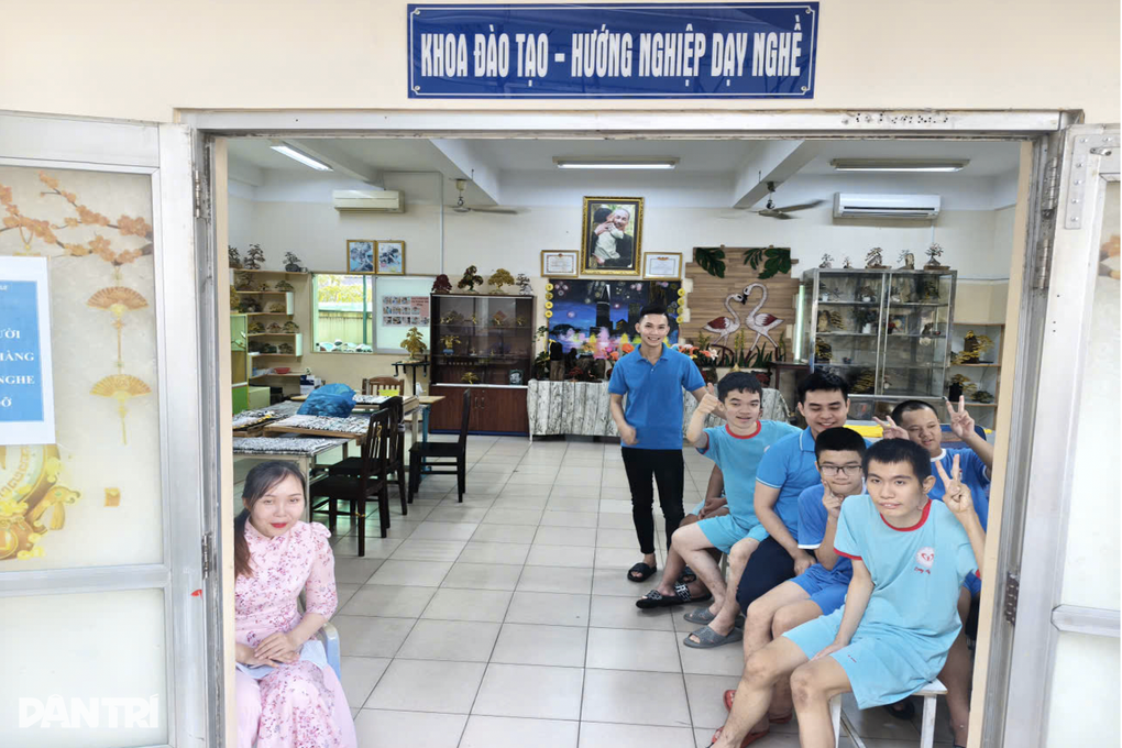 Người mẹ có con 7 năm chưa biết nói: Con có ngôn ngữ riêng của tâm hồn - 1