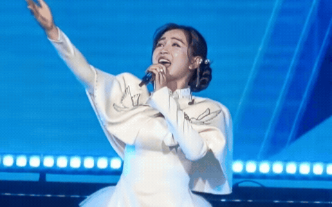 Giọng ca Nhạc viện phải xin lỗi vì hát nhép: Nổi tiếng bằng hit 10 tỷ views, khoảnh khắc “lộ tẩy” xấu hổ khắp cõi mạng- Ảnh 2.