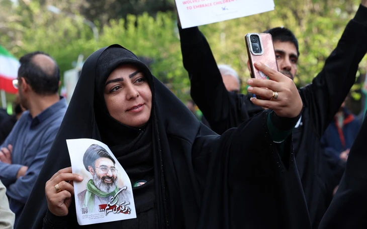 Nhà Trắng cảnh báo nhân viên không được giao dịch nội gián trong cuộc chiến với Iran  - Ảnh 3.