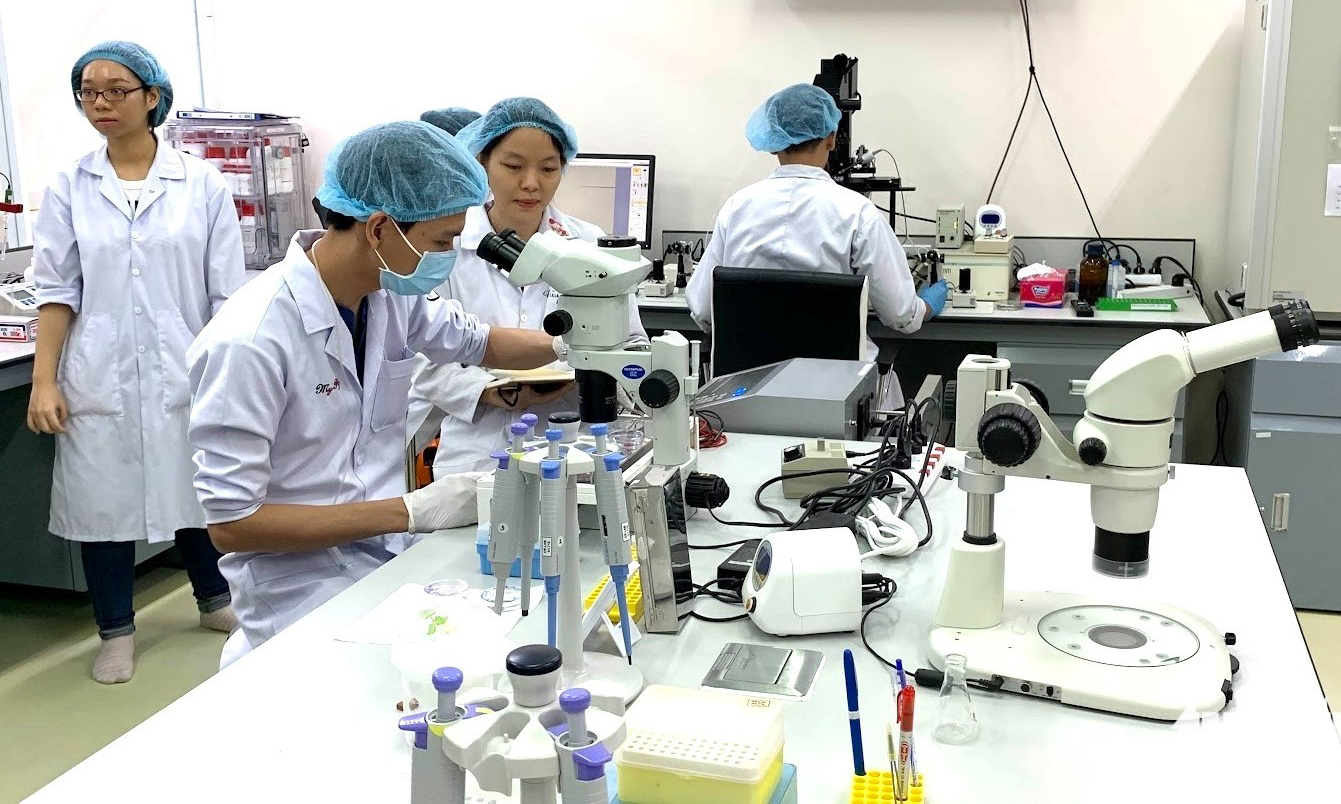 Biến kỳ vọng thành năng lực nghiên cứu - Ảnh 1. nhà khoa học - Ảnh 1.