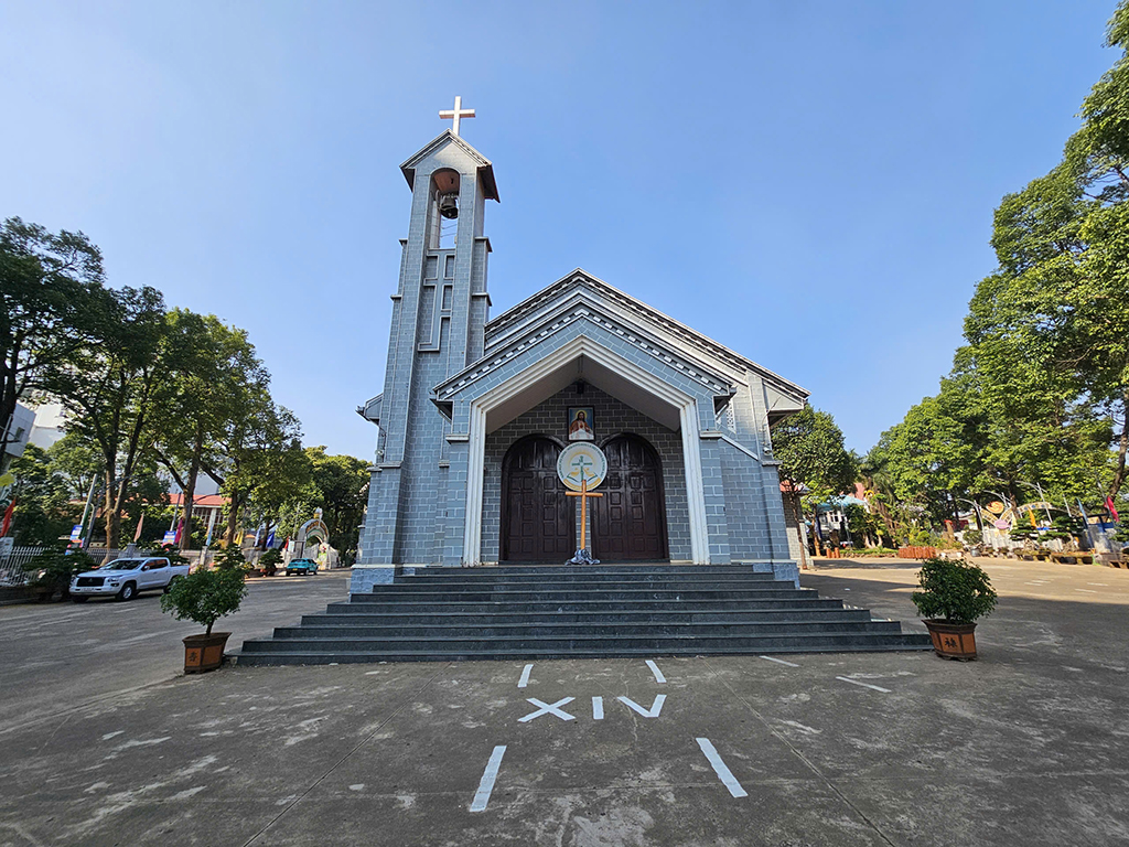 Nhà thờ Chính tòa Buôn Ma Thuột - kiến trúc nhà dài Ê Đê truyền thống- Ảnh 1. Nhà thờ Chính tòa Buôn Ma Thuột - kiến trúc nhà dài Ê Đê truyền thống- Ảnh 1.
