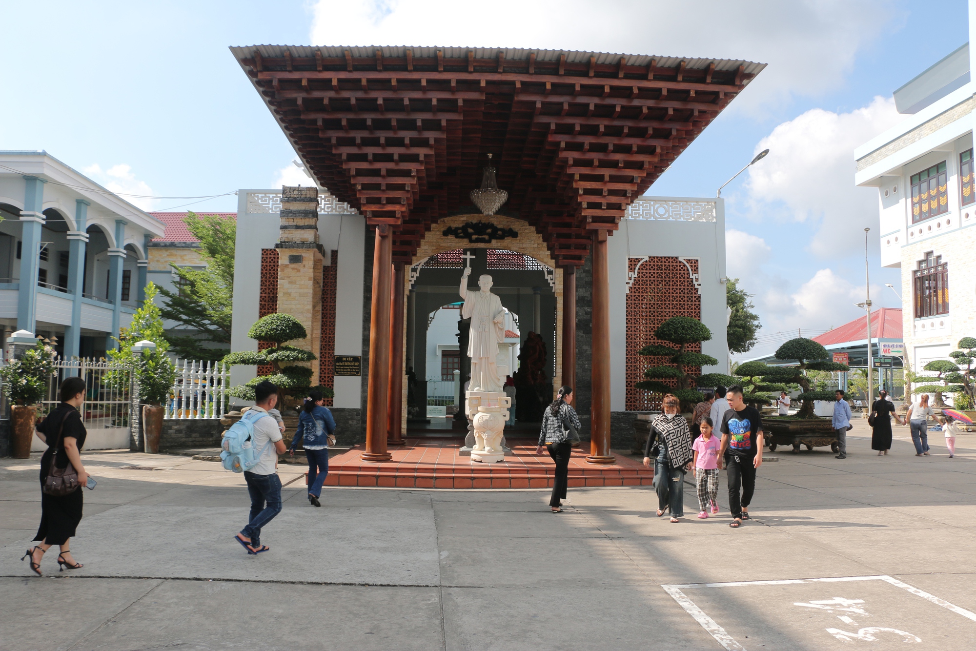 Nhà thờ Tắc Sậy, điểm hành hương nổi tiếng bậc nhất miền Tây- Ảnh 1.