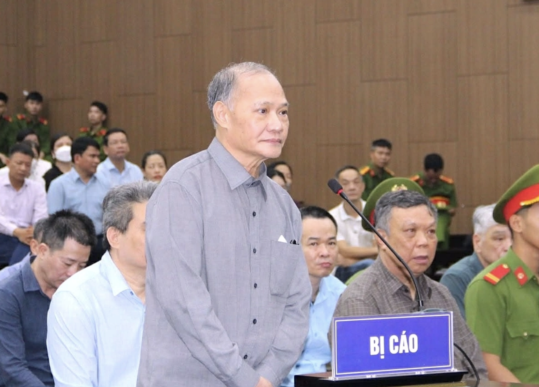 Cựu Thứ trưởng Hoàng Văn Thắng Nhận hối lộ 4 , 5 tỉ đồng , đề nghị 4 - 5 năm tù - Ảnh 1.