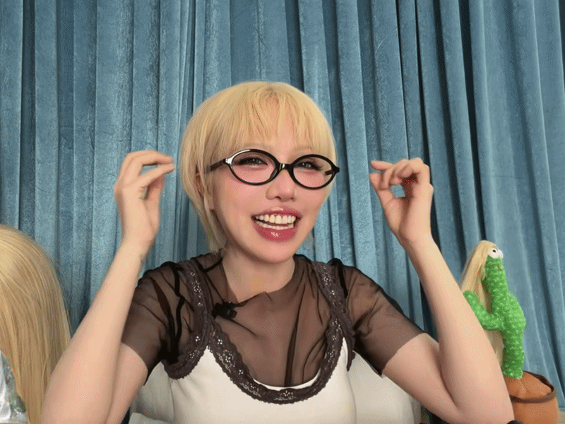 Nhan sắc thật của nữ ca sĩ Việt ăn bánh tráng trộn thay cơm để có tiền làm nhạc- Ảnh 1.