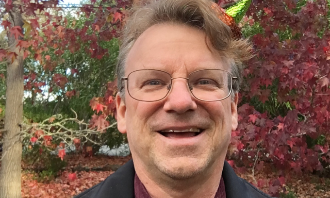 Chris Espinosa hồi năm 2016. Ảnh: Wikipedia