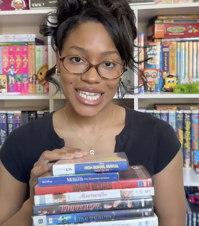 Một tài khoản TikTok khoe đã sưu tầm các đĩa CD, game Nintendo. Ảnh: TikTok/@angelinerichard