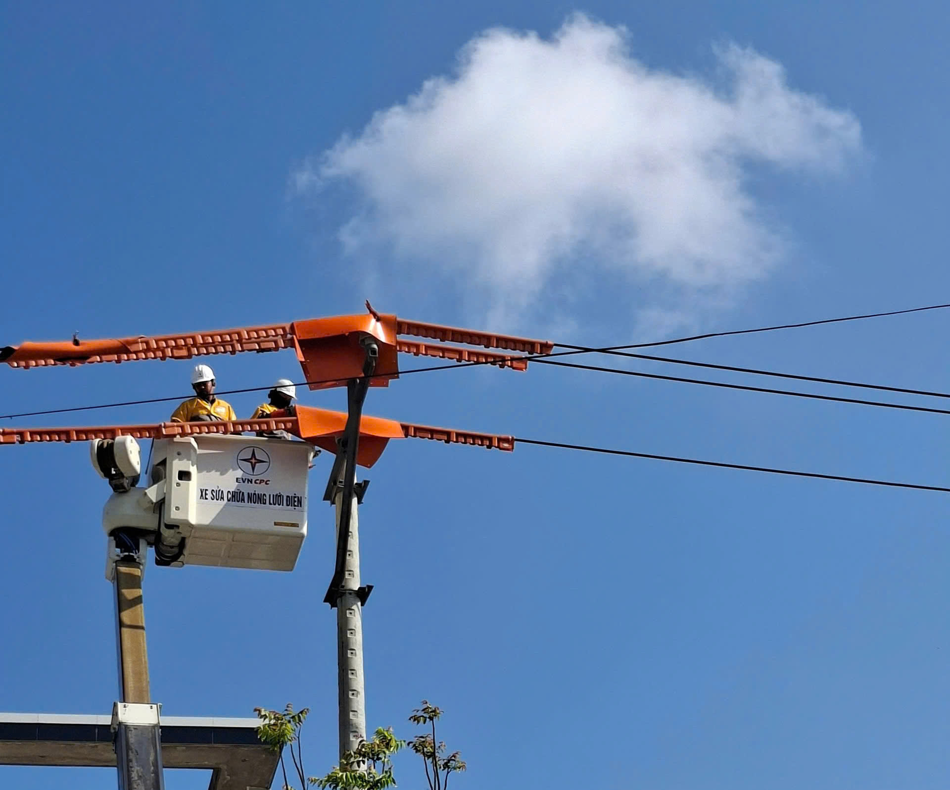 Nhiều nơi ở Huế nhiệt độ đã cao hơn năm 2025, mùa khô liệu có thiếu điện? - Ảnh 1.