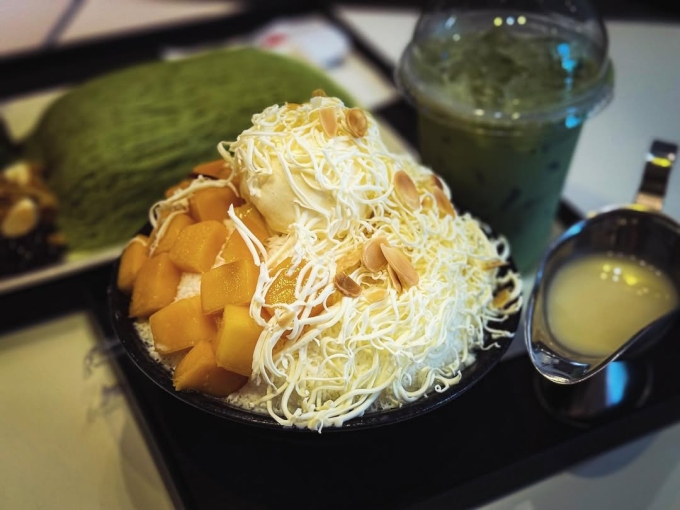 Xoài chín mềm, dễ ăn, đồng thời bổ sung vitamin C hỗ trợ hồi phục vết loét cho trẻ mắc bệnh tay chân miệng. Ảnh: Quốc An