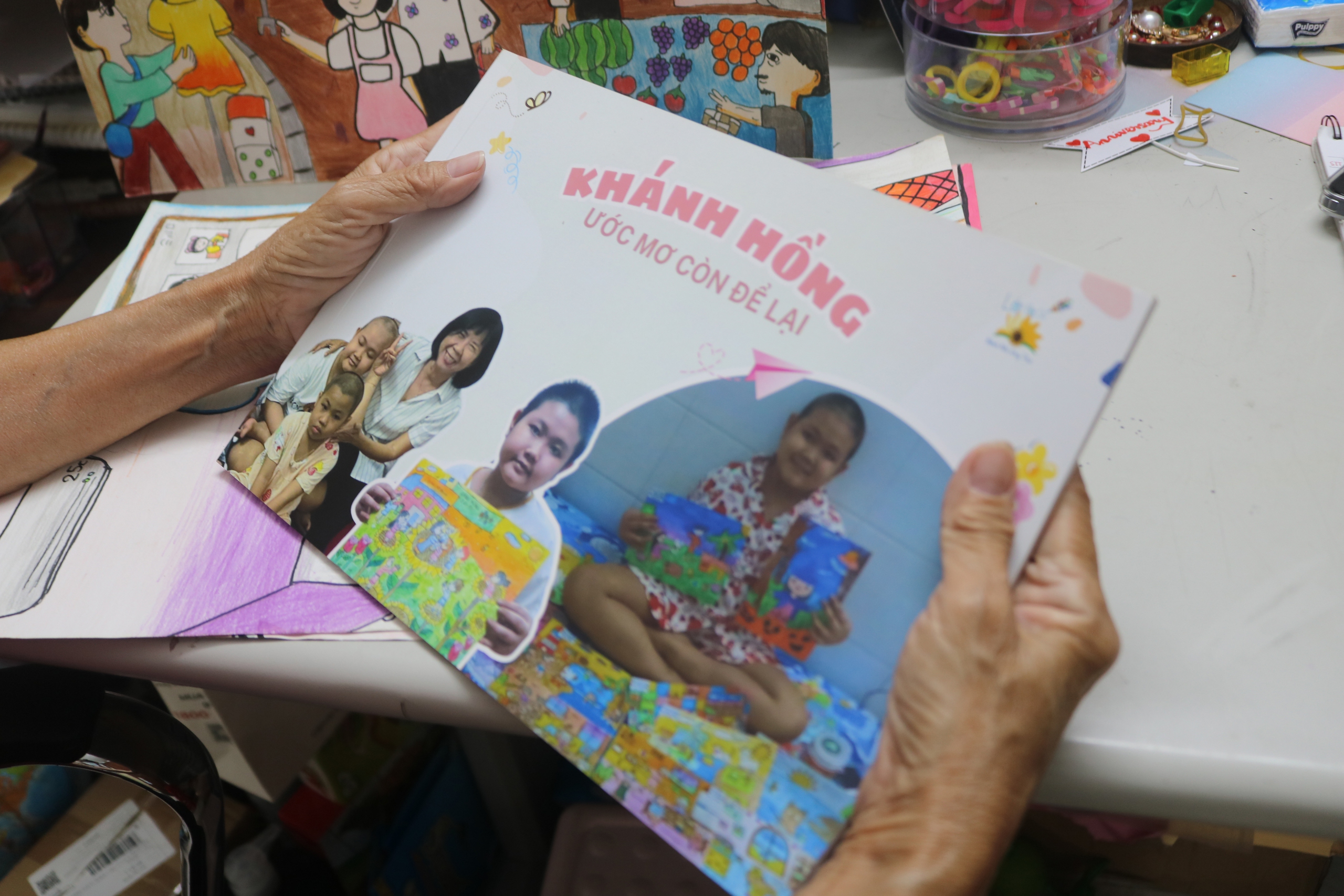 Những kỷ vật thân thương còn lại - Kỳ 2: Kỷ vật yêu thương cuối cùng của cô bé bị ung thư - Ảnh 1. kỷ vật - Ảnh 1.