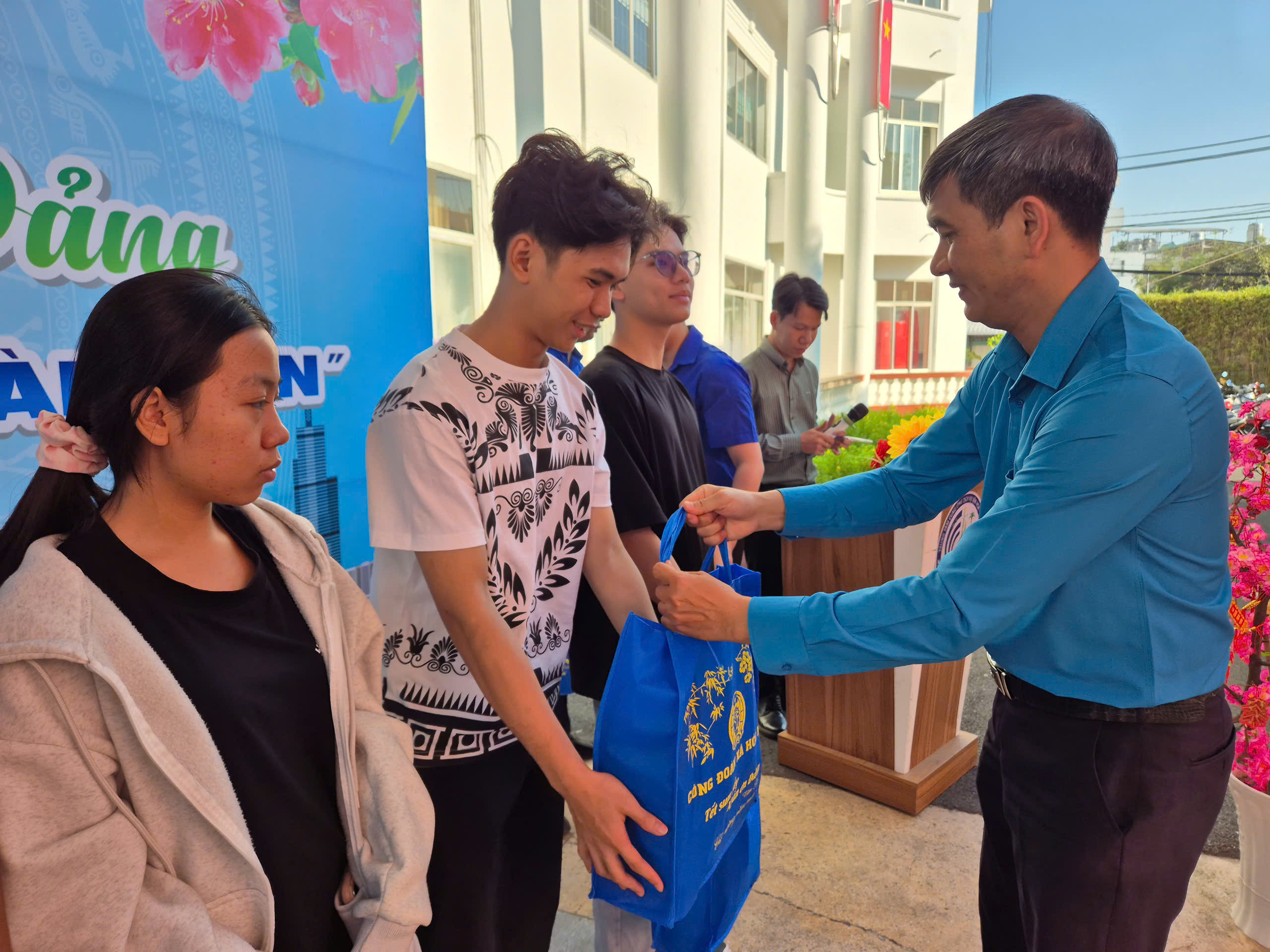 Từ tháng 5-2026, trường hợp nào được miễn, giảm, tạm ngưng đóng kinh phí Công đoàn? - Ảnh 1.