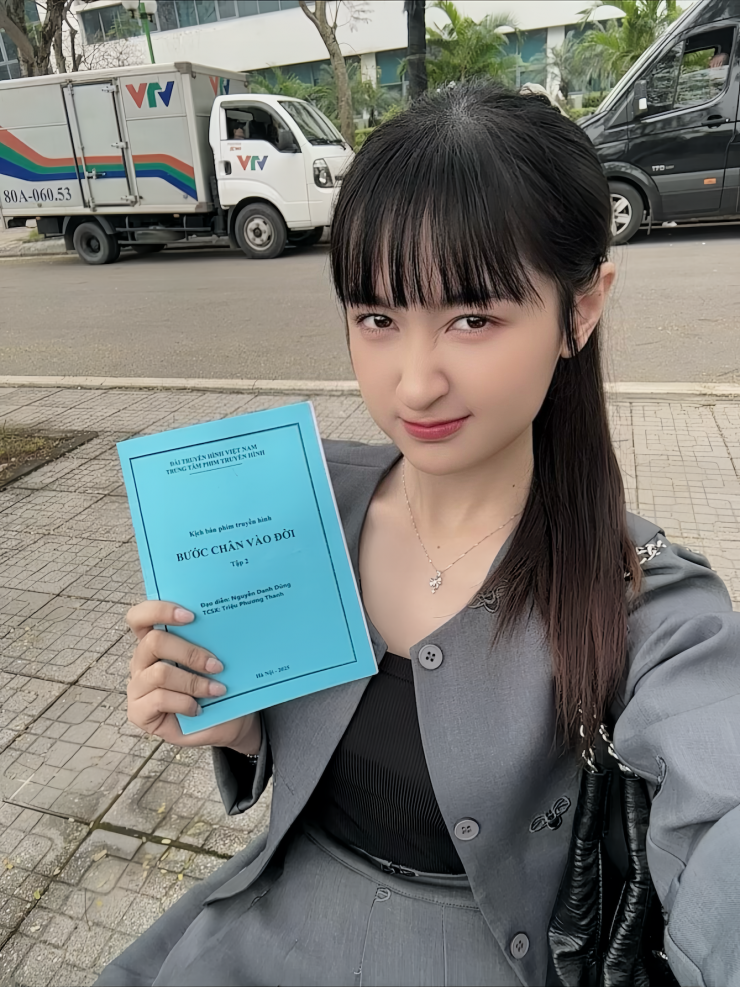 Nữ diễn viên phim giờ vàng VTV ngoài đời đang phụ mẹ bán bún là ai? 3 Nữ diễn viên phim giờ vàng VTV ngoài đời đang phụ mẹ bán bún là ai? - 2