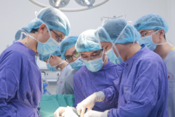 Nữ sinh lớp 9 ở Hà Nội phải mổ cấp cứu vì áp lực học hành