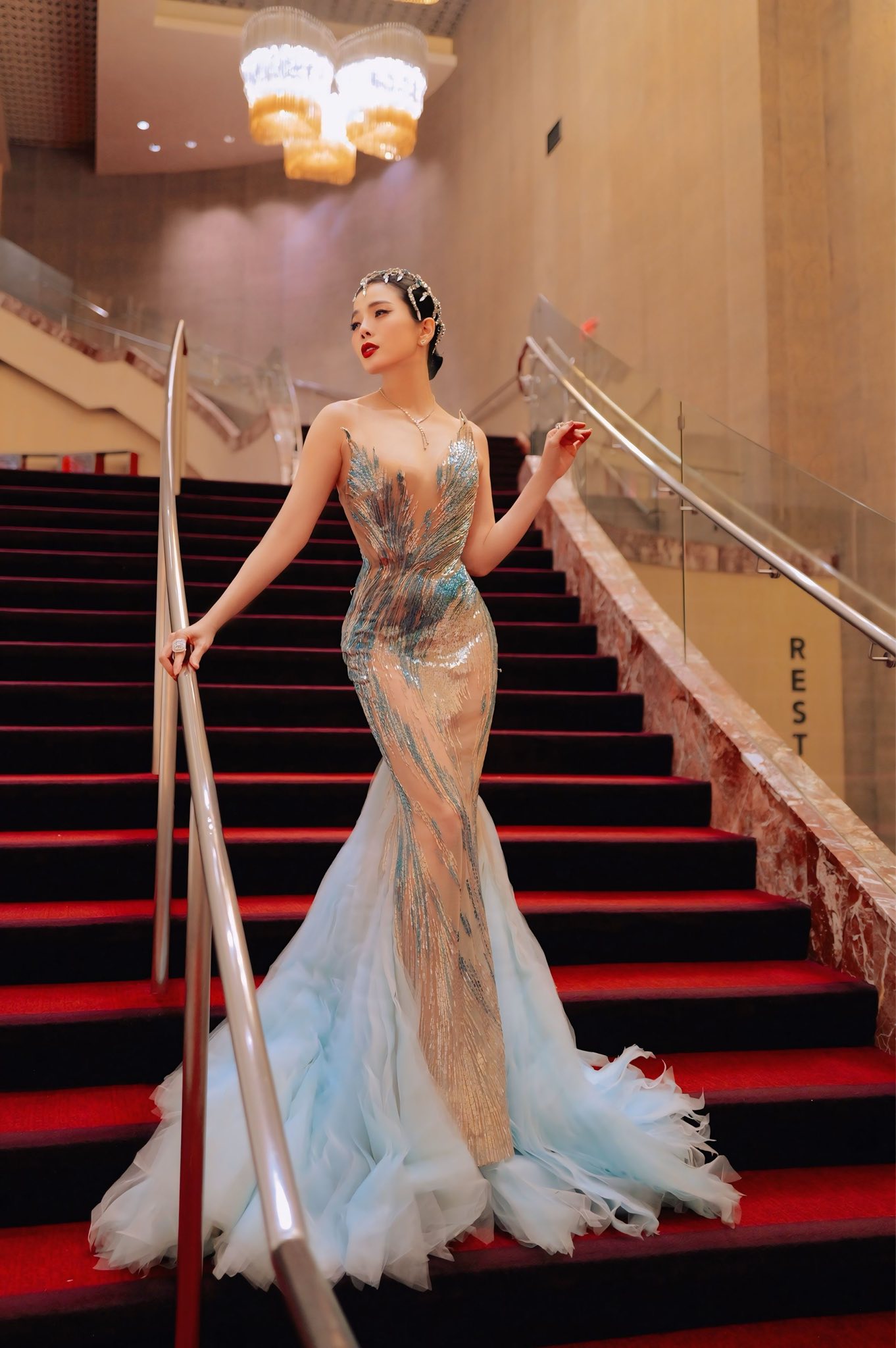 Nu hoang phong tra U50 duoc trai dep kem 12