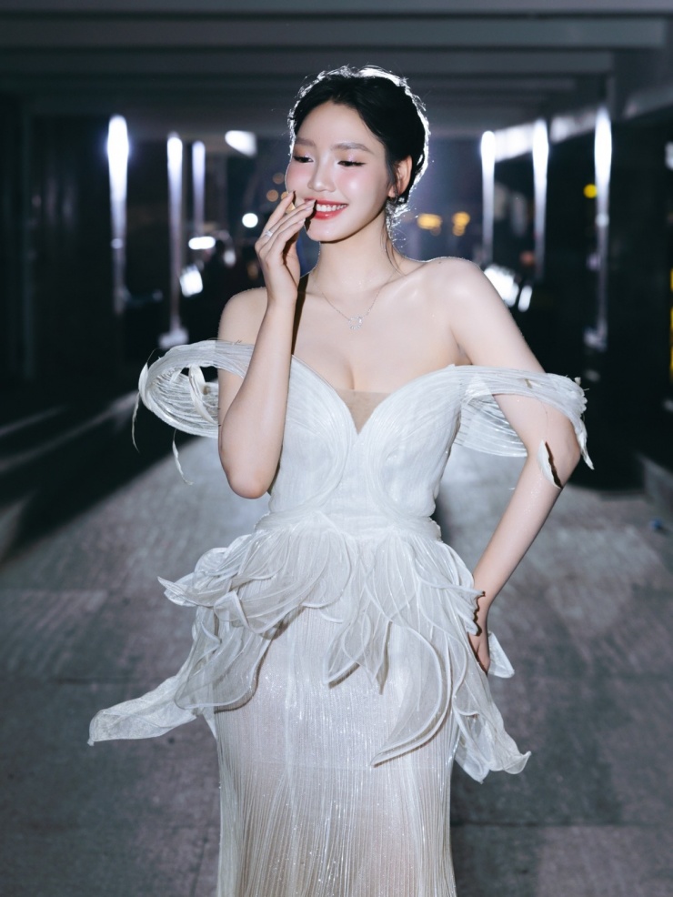 Nữ sinh cao 1m75 đóng phim cùng Trường Giang, Kiều Minh Tuấn - 1