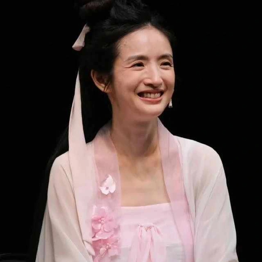 “Nữ thần thanh xuân”: Gây sốc vì vẻ ngoài lão hóa, 10 năm hôn nhân xa cách - 1