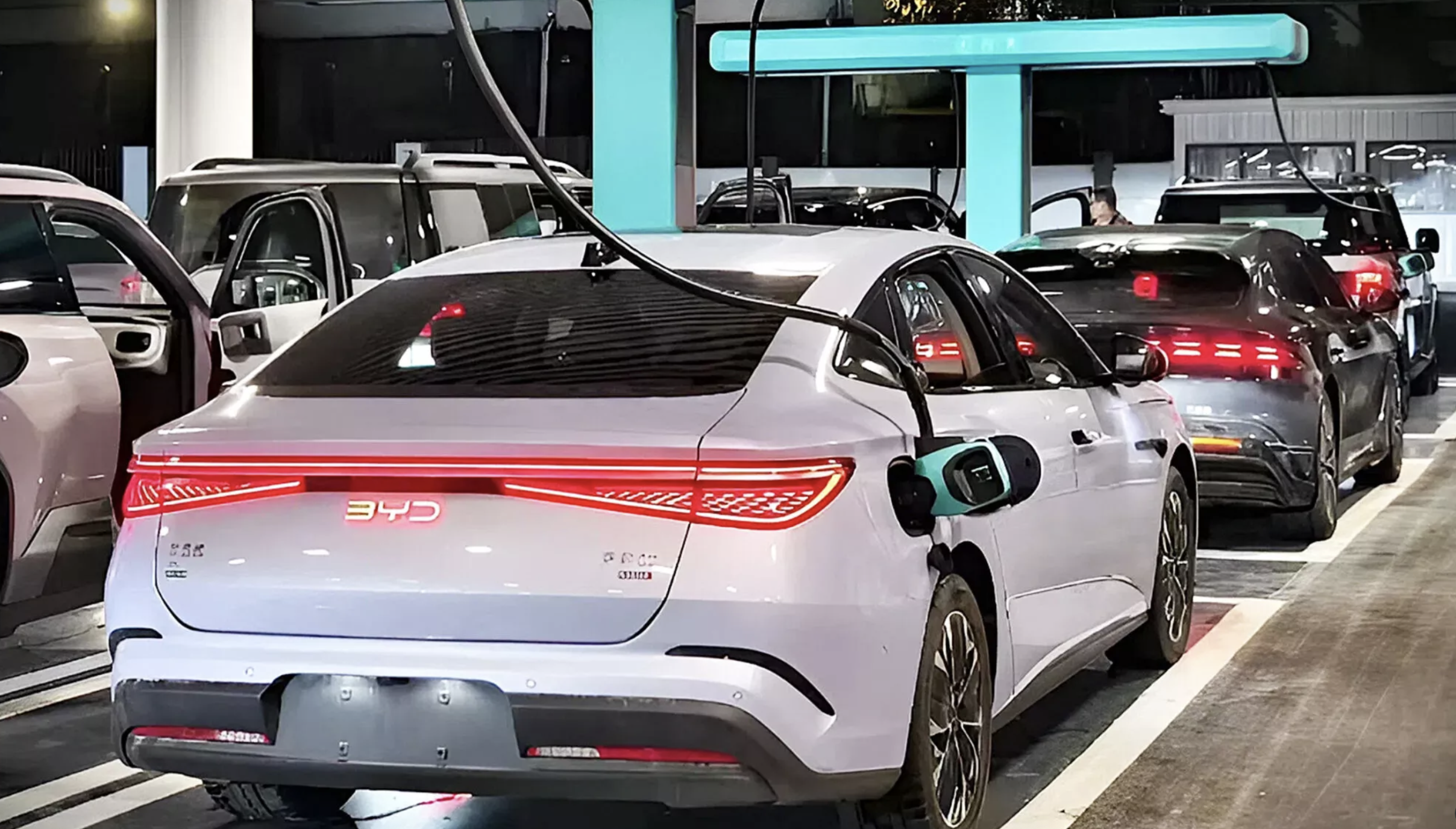 Ô tô điện BYD sạc 5 phút đi được 500 km, BMW khuyên người mua cẩn trọng - Ảnh 2.