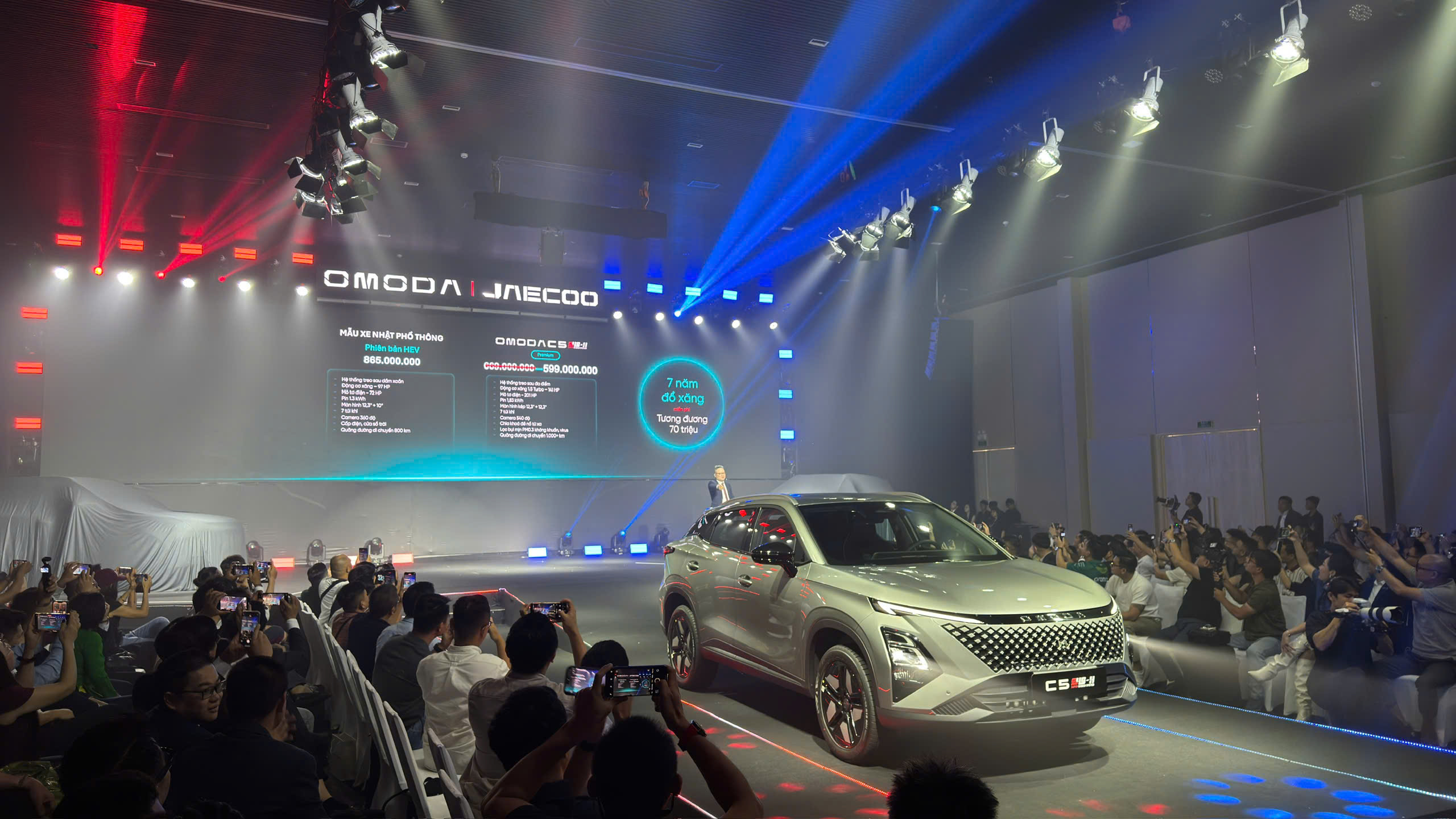 Omoda C5 hybrid vừa xuất hiện, bản cũ đã giảm giá 'sập sàn' - Ảnh 1.