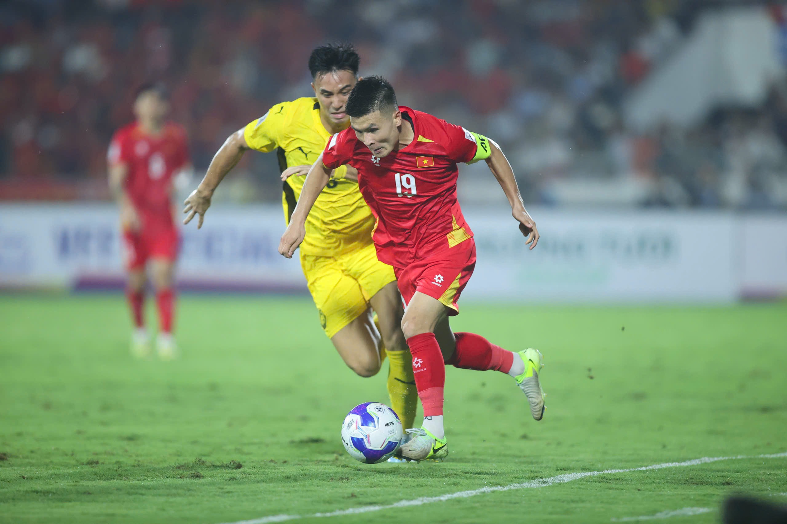 Ông Kim Sang-sik đau đầu tìm tiền vệ đánh chặn cho đội tuyển Việt Nam- Ảnh 1.