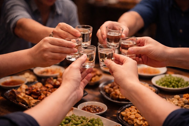 Lạm dụng rượu và sử dụng rượu không rõ nguồn gốc khiến cho nguy cơ nhập viện vì ngộ độc cao.