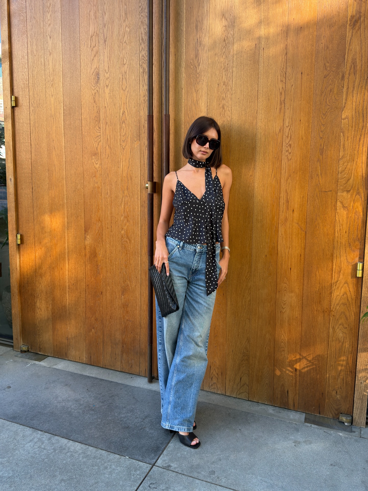 Phụ nữ Pháp thường mix quần ống suông với 4 mẫu áo, hóa ra mặc đẹp lại đơn giản thế này- Ảnh 1. Phụ nữ Pháp thường mix quần ống suông với 4 mẫu áo, hóa ra mặc đẹp lại đơn giản thế này- Ảnh 1.