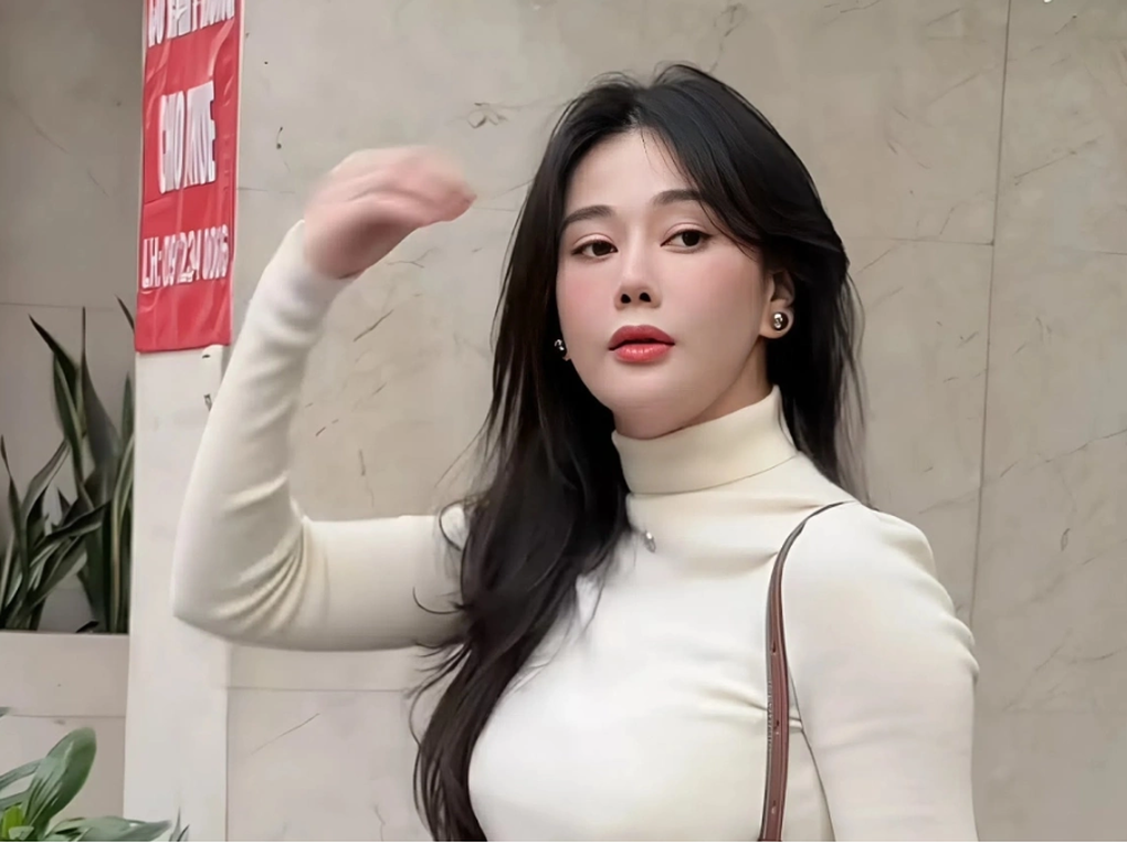 Phương Oanh gây chú ý với vẻ ngoài trẻ trung sau thời gian kín tiếng - 1