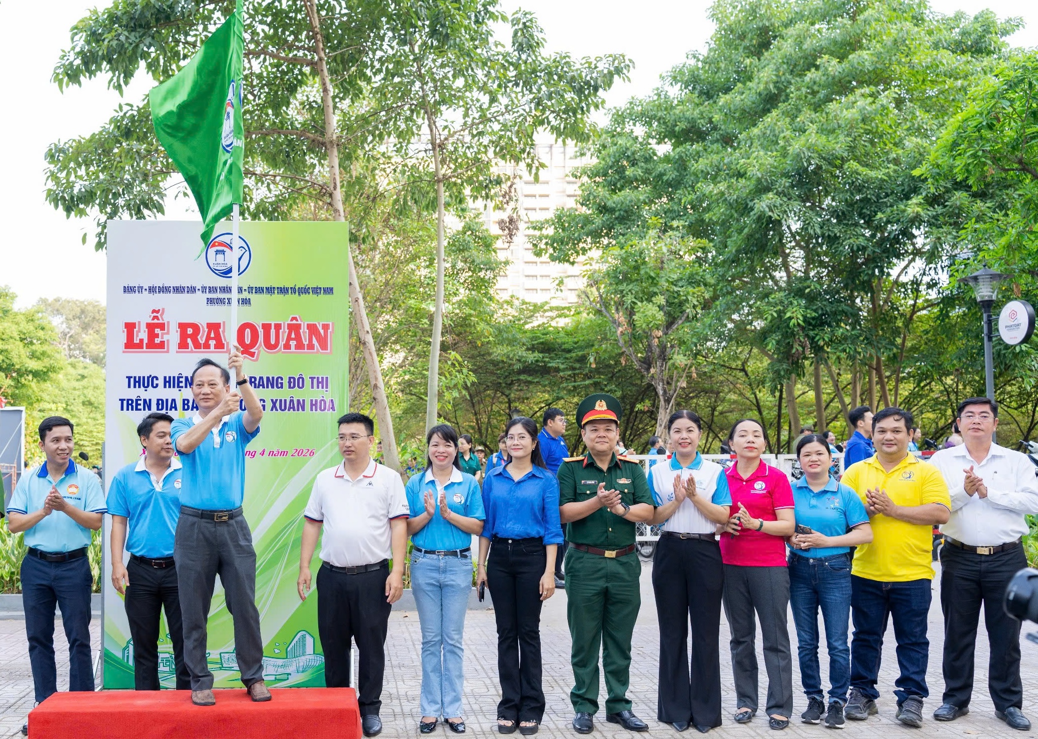 Phường Xuân hòa dẹp lấn chiếm và gắn bảng số nhà mới nâng cao chất lượng sống - Ảnh 1. Phường Xuân hòa dẹp lấn chiếm và gắn bảng số nhà mới nâng cao chất lượng sống - Ảnh 1.