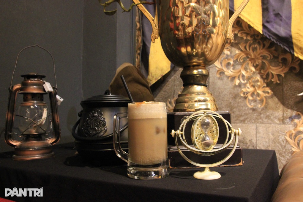 Quán cà phê Hà Nội cho khách nhập vai phù thuỷ, khách Tây check-in liên tục - 3