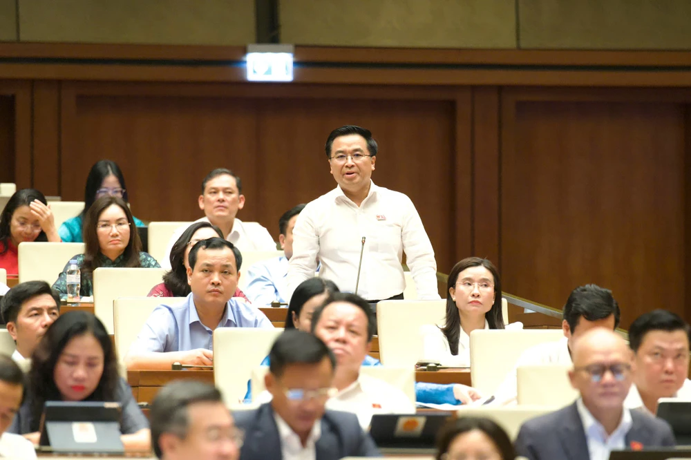 ĐBQH Bùi Xuân Hải (Hải Phòng) phát biểu thảo luận chiều 11-4. Ảnh: QH 202604111429489797_z7714490768123_50c3917c0abc965c09f4764aa988be9a.jpg