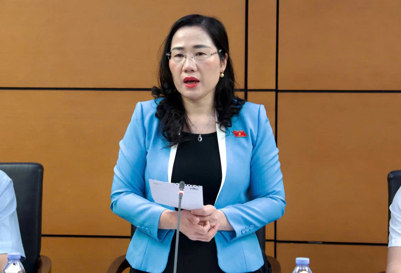 Quốc hội lo lắng thịt lợn bẩn, ốc bươu 'ngâm thủy tinh lỏng' 1 Đại biểu lo lắng 300 tấn thịt lợn bẩn, 3.000 tấn ốc bươu 'ngâm thủy tinh lỏng' - Ảnh 1.