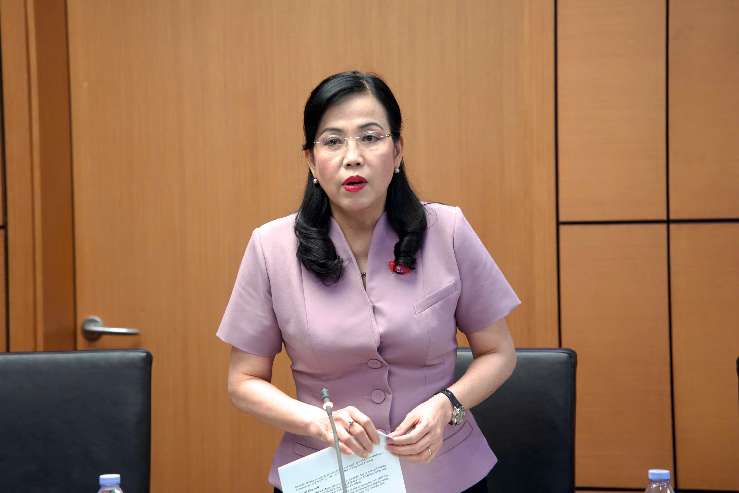 Quốc hội lo lắng thịt lợn bẩn, ốc bươu 'ngâm thủy tinh lỏng' 2 Đại biểu lo lắng 300 tấn thịt lợn bẩn, 3.000 tấn ốc bươu 'ngâm thủy tinh lỏng' - Ảnh 2.