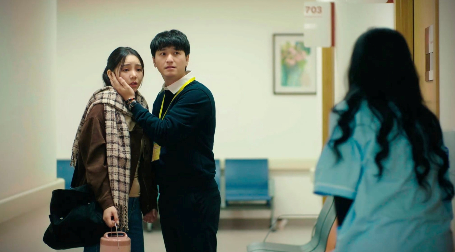 Nhan sắc mỹ nhân Việt này lạ lắm: Ngoài đời được khen đẹp như Phạm Băng Băng, lên phim bị chê nhìn như ma nữ- Ảnh 1.