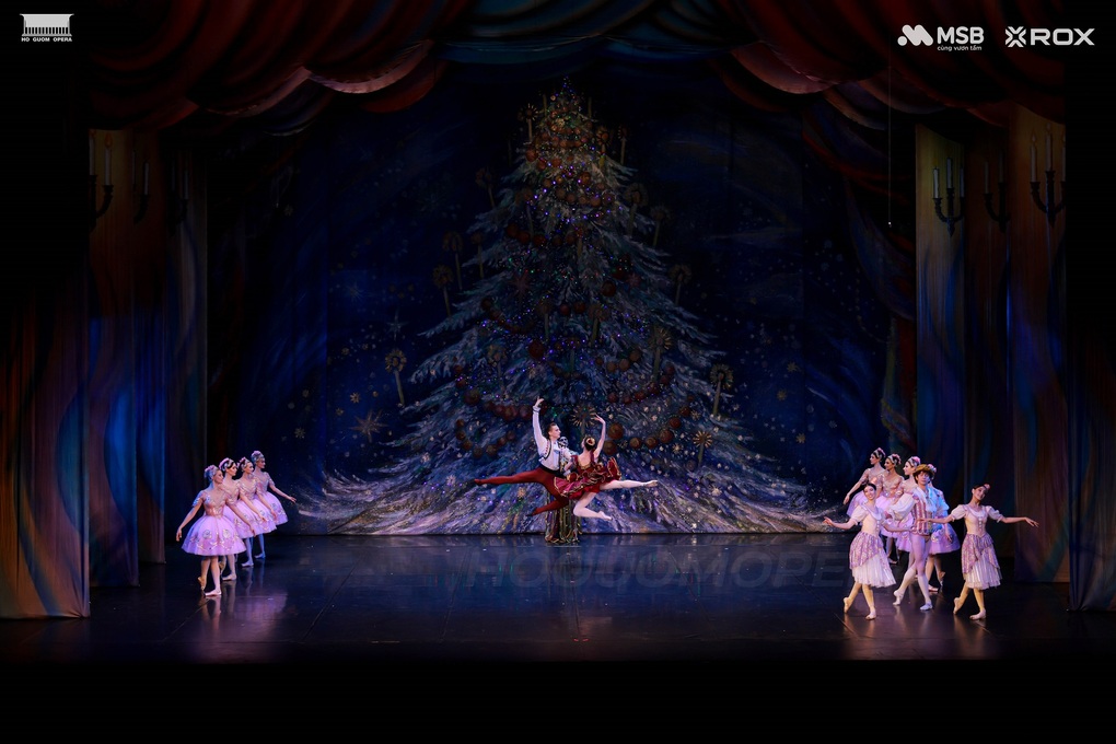 ROX Group đồng hành cùng hoạt động nghệ thuật hàn lâm - 1