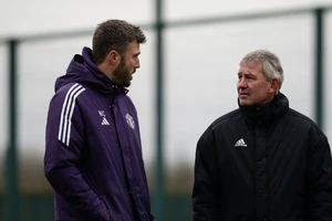 Carrick tìm kiếm sự giúp đỡ từ huyền thoại của MU