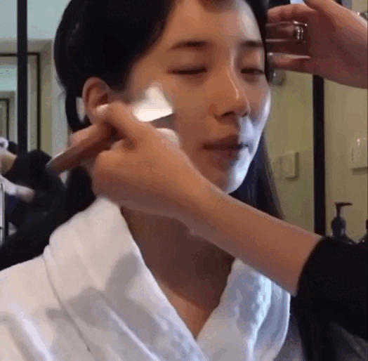 Nhờ 4 lọ kem nền này: Rosé, Suzy, Jennie... và loạt sao Hàn có làn da mướt mát, đẹp đến mức filter mất việc- Ảnh 3.