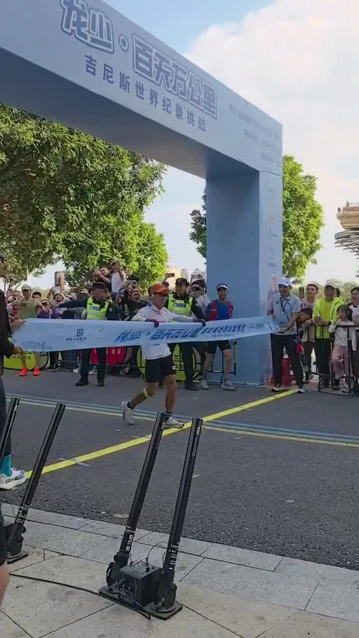 Runner Trung Quốc chạy 100 km mỗi ngày suốt 100 ngày