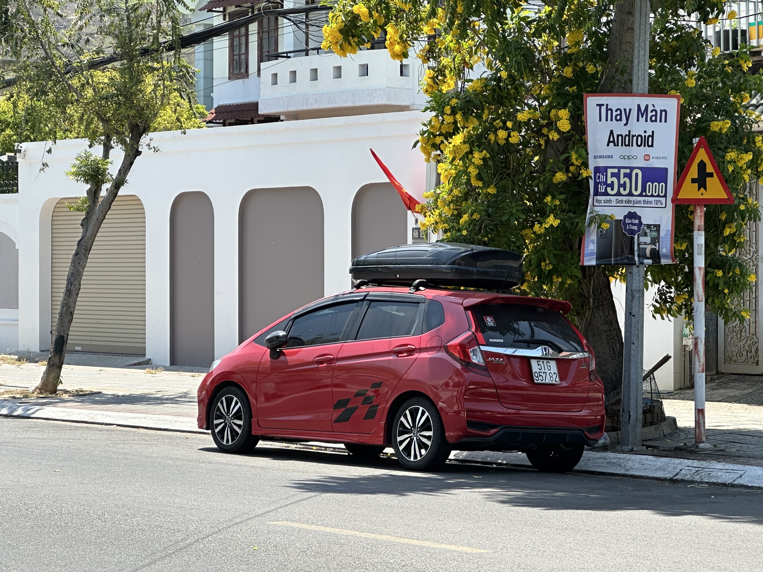 Sai lầm khi bảo quản ô tô trong mùa nắng nóng - Ảnh 2.