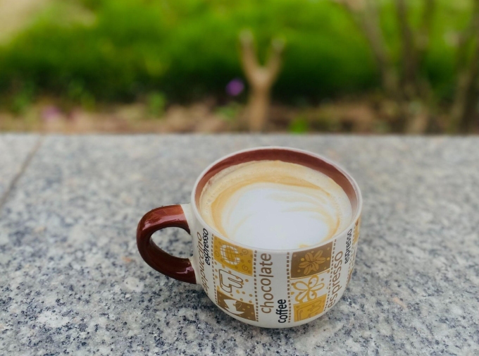 Uống cà phê nhiều đường thường xuyên trong bữa sáng có thể làm tăng triglyceride trong máu. Ảnh minh họa: Thanh Ba