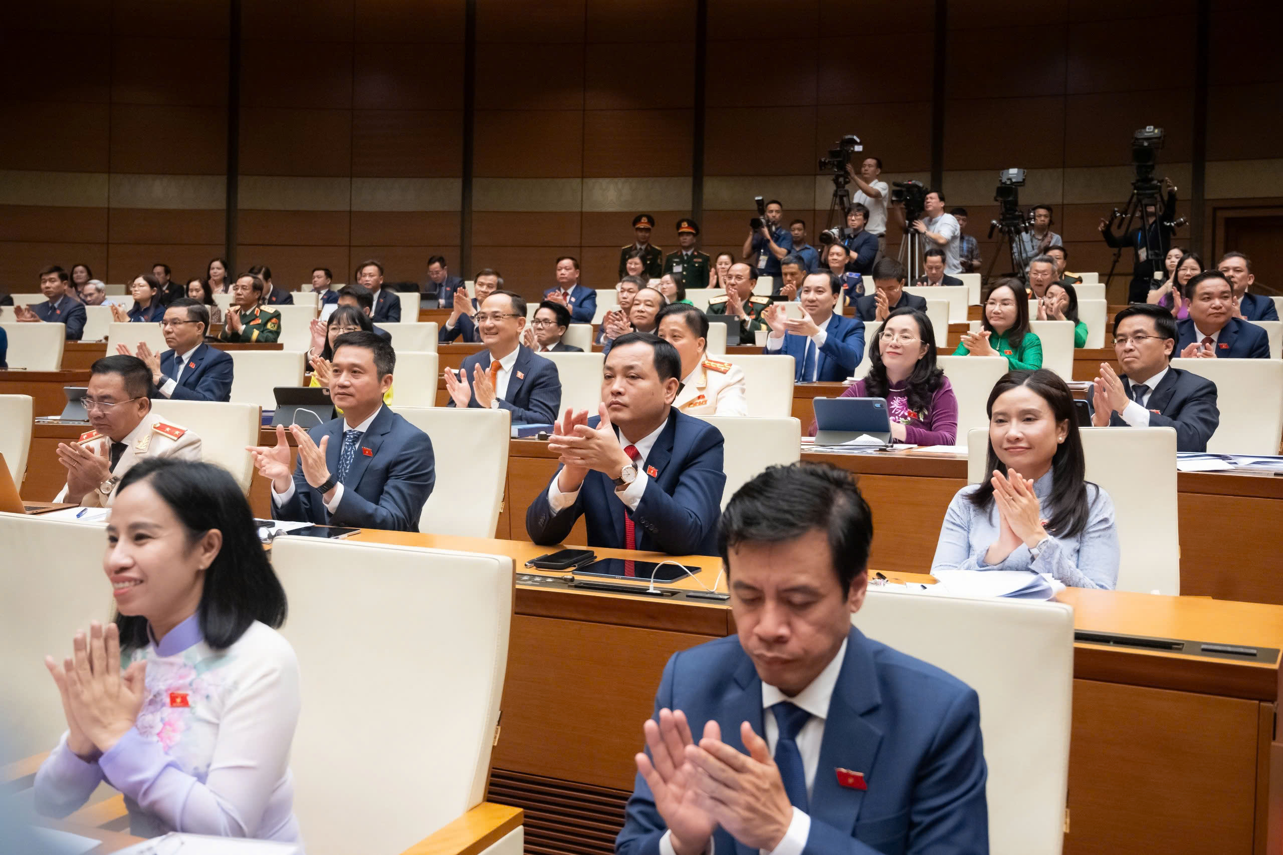 Sáng nay, Quốc hội sẽ phê chuẩn bổ nhiệm Phó thủ tướng, Bộ trưởng, các thành viên Chính phủ 1 Quốc hội - Ảnh 1.