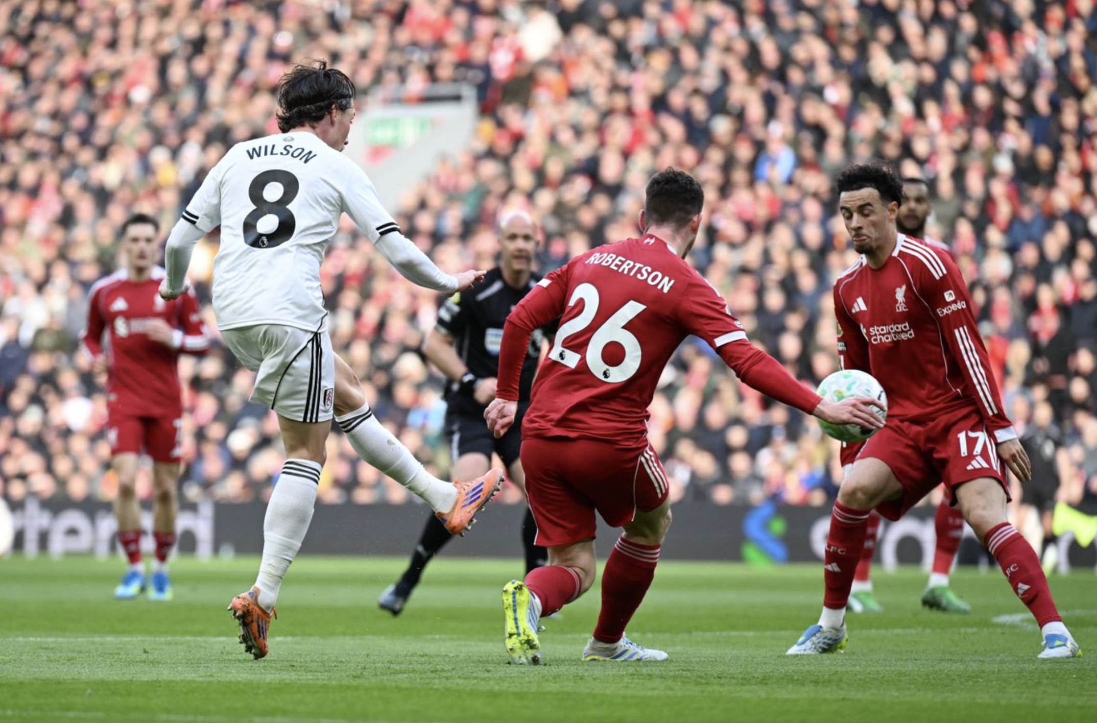 Sao 17 tuổi giúp Liverpool tìm lại mạch chiến thắng - Ảnh 1.