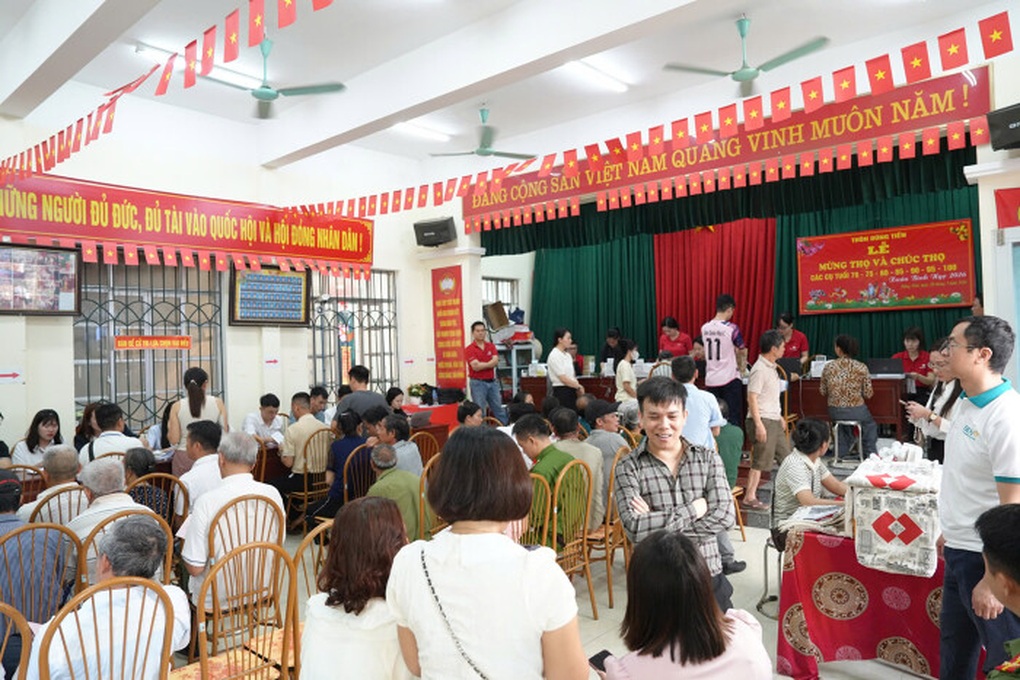 Siêu dự án Olympic: Người dân xếp hàng nhận tiền đền bù - 1