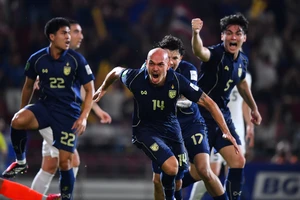 Đội tuyển Thái Lan 'nổ bom tấn' ngoại binh nhập tịch