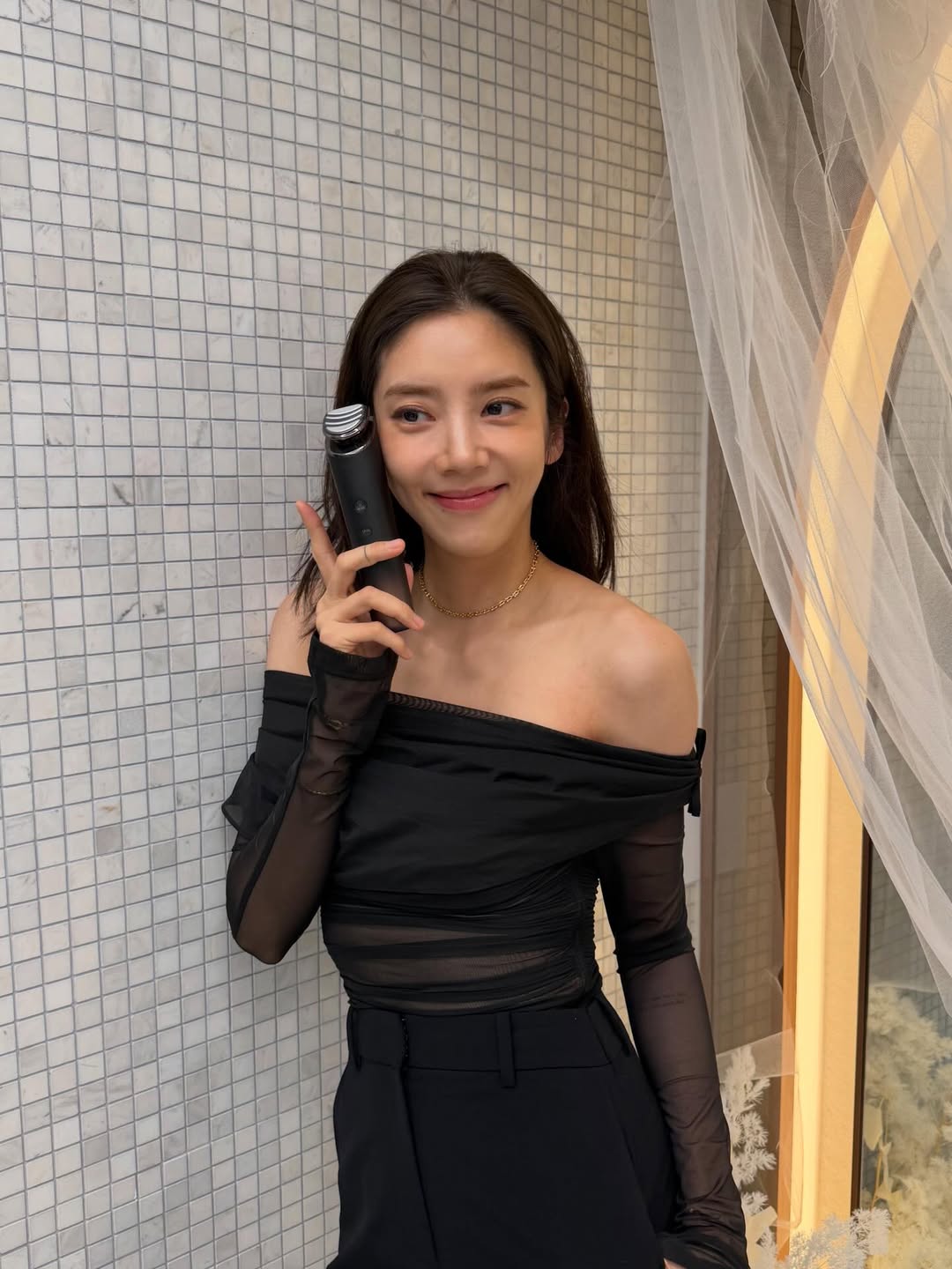 Mỹ nhân duy nhất bị cạo trắng đầu vì quá đẹp, mẹ ruột tạt nước xua đuổi đám con trai xếp hàng tỏ tình- Ảnh 5.